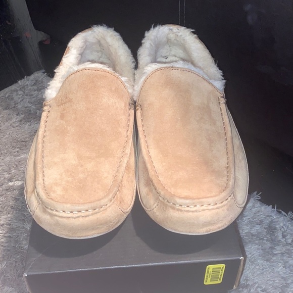 Ugh slippers - Picture 2 of 5